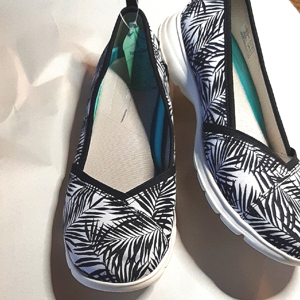 Lands End Slip on.  11B